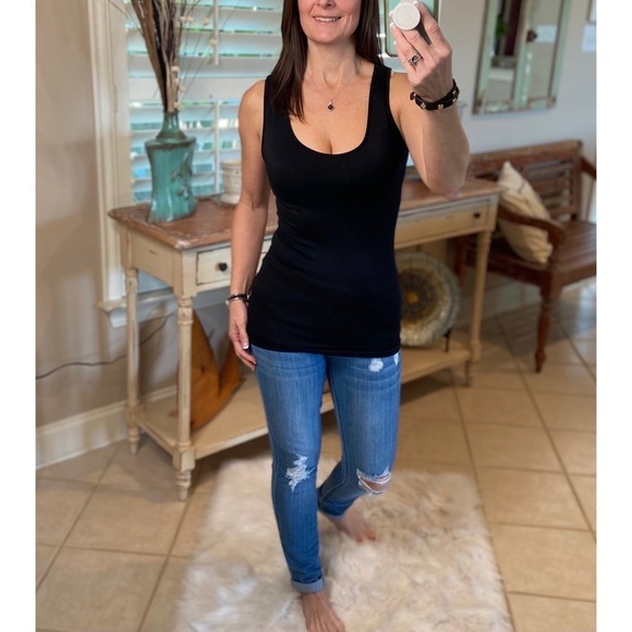 ❤️‍🔥Seamless Slimming Scoop Neck Tank Black 1022 - Picture 2 of 4